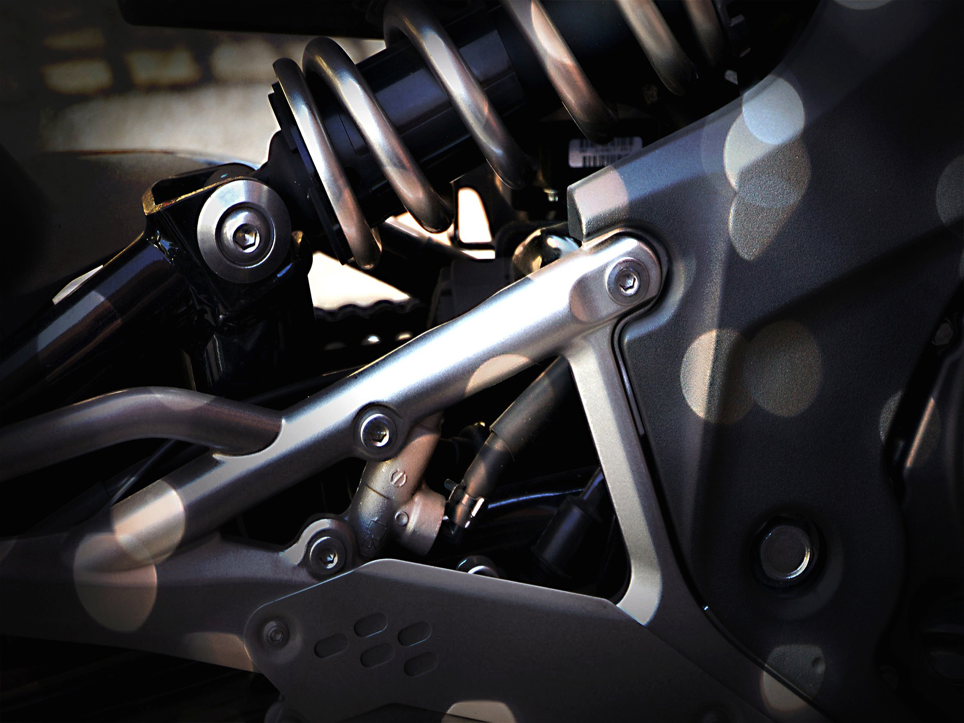 motorcycle-2650926_1920-1